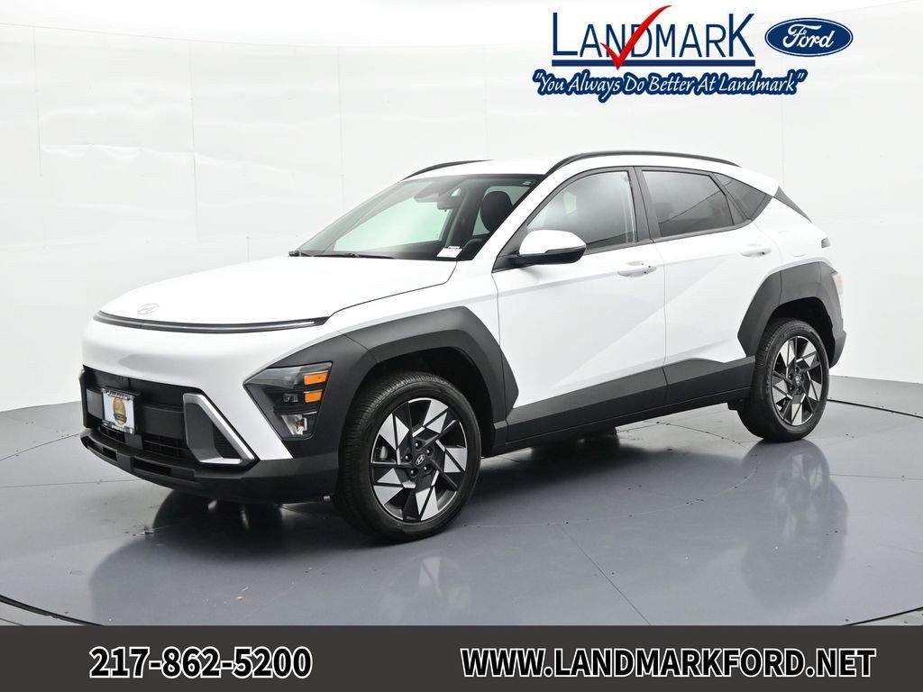 Used 2025 White Hyundai SEL AWD image 1