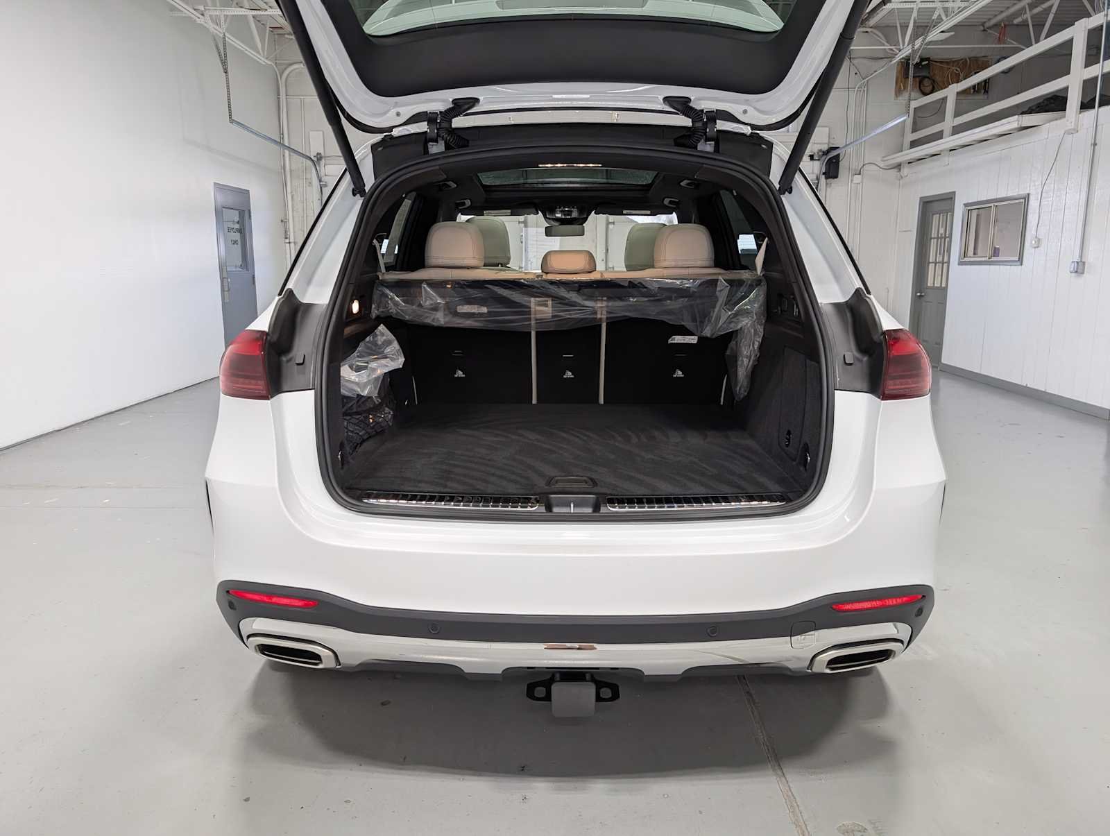 Certified Used 2026 MANUFAKTUR Moonlight White Metallic Mercedes-Benz GLE 580 image 36