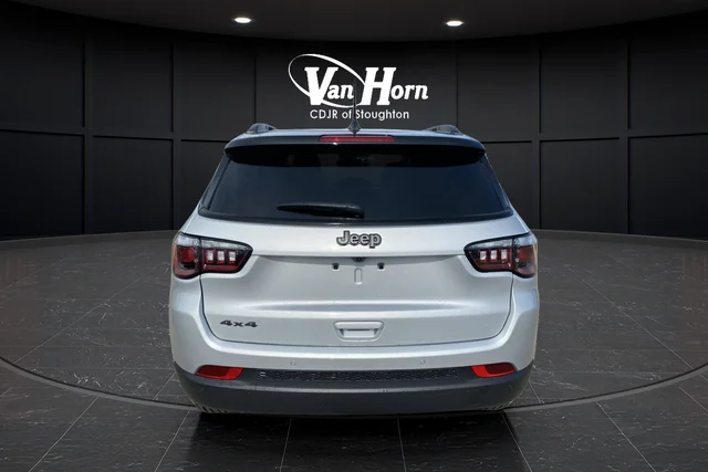 2025 Jeep Compass Limited - Photo 13