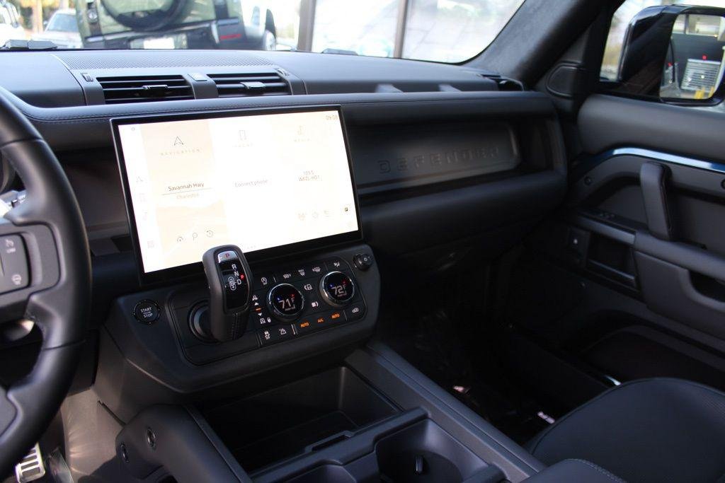 2026 Land Rover Defender OCTA - Photo 31
