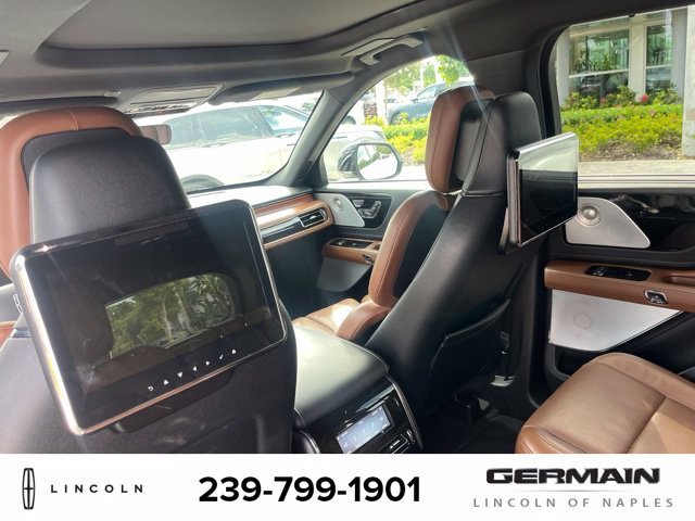 Used 2021 White Lincoln Grand Touring image 14