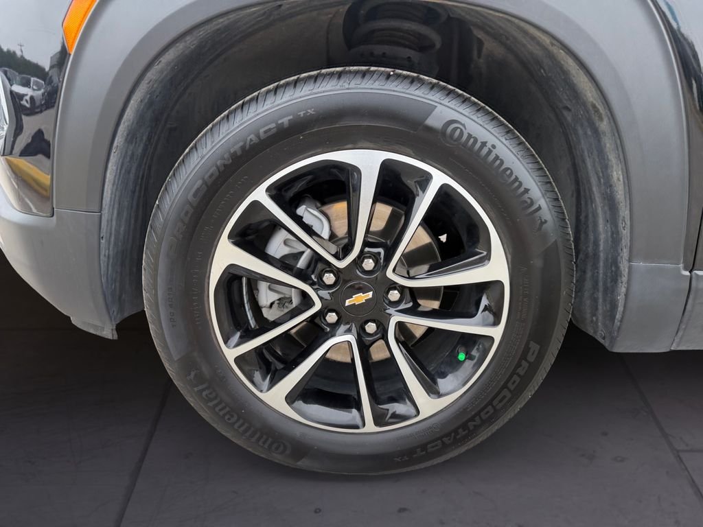 Used 2025 Black Chevrolet LT image 9