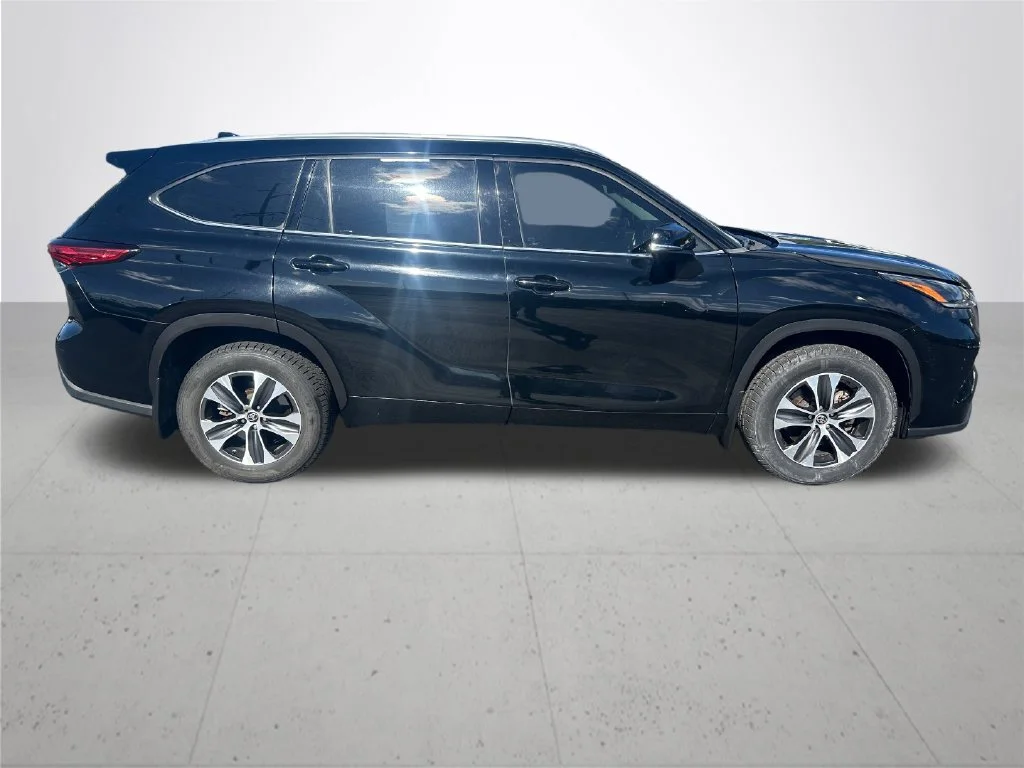 Used 2021 Black Toyota XLE image 6