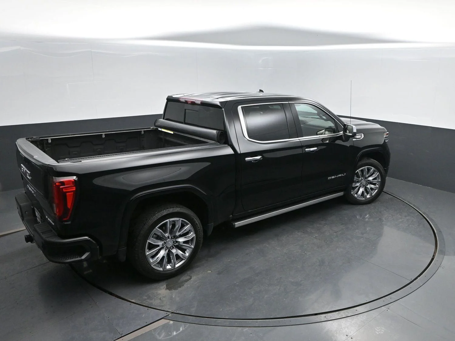 Used 2023 Onyx Black GMC Denali image 44