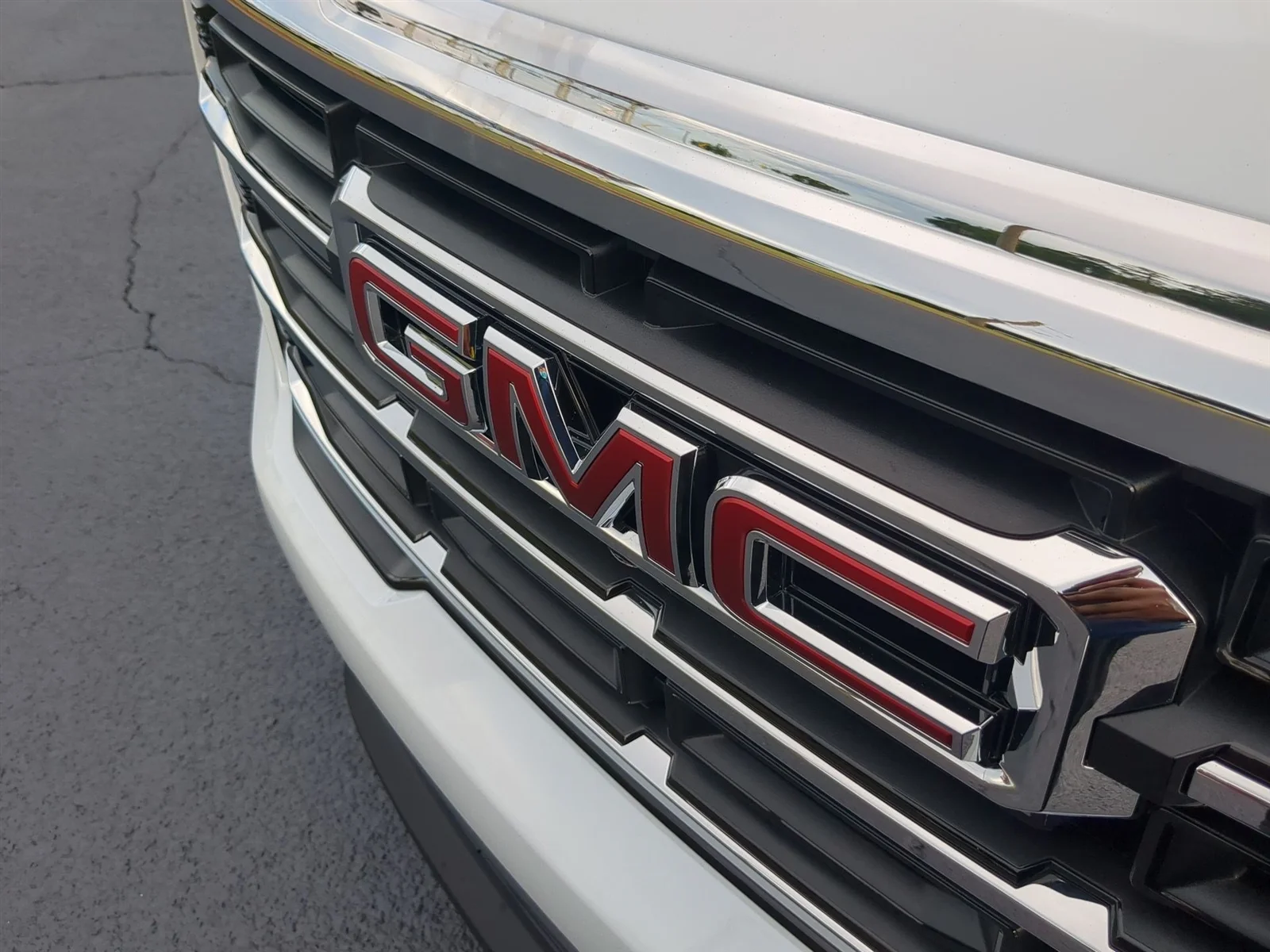 New 2026 Glacier White Tricoat GMC Elevation image 55