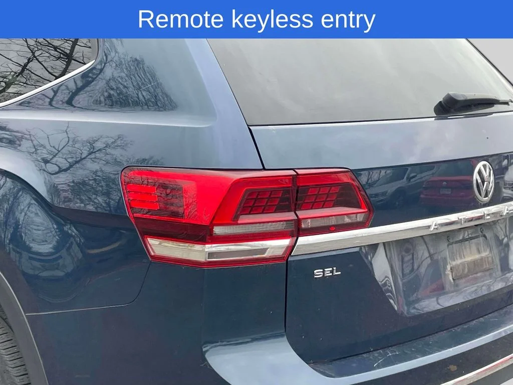 Used 2019 Blue Volkswagen SEL image 12