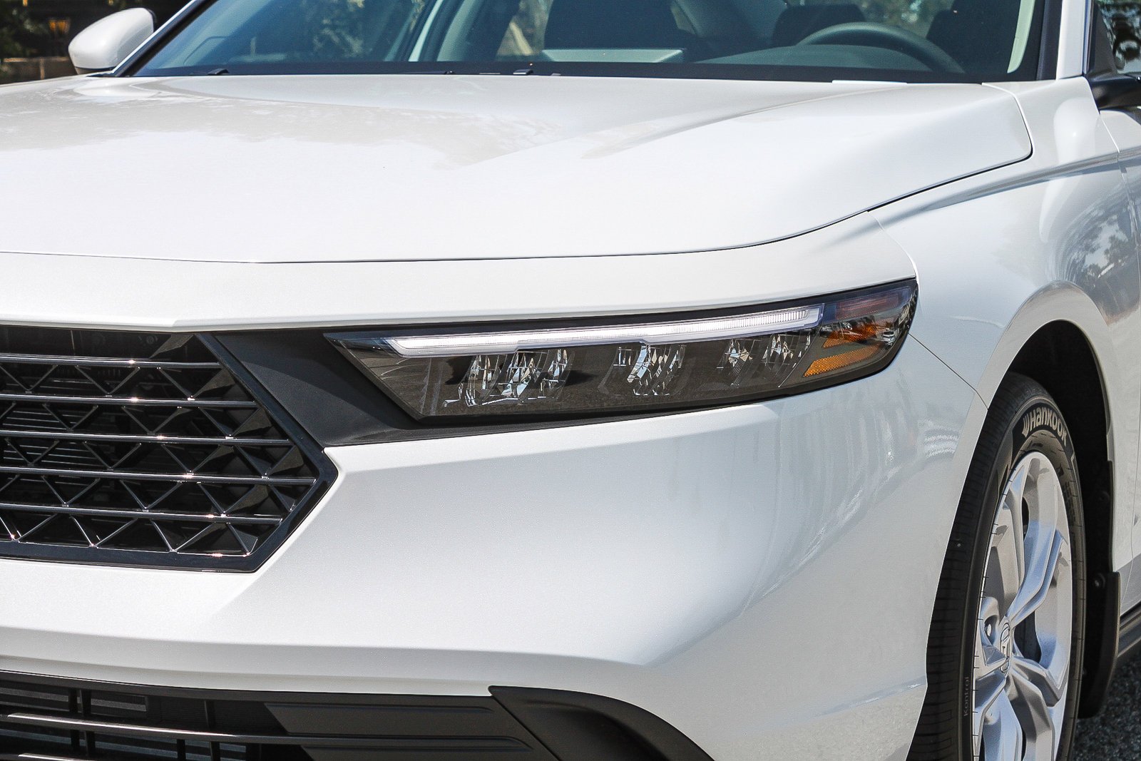 New 2026 Platinum White Pearl Honda LX image 4