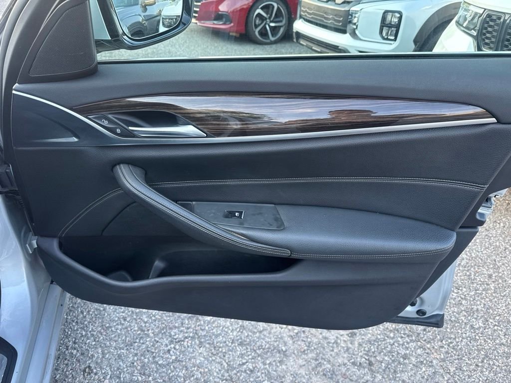 Used 2019 Silver BMW 530i xDrive image 12