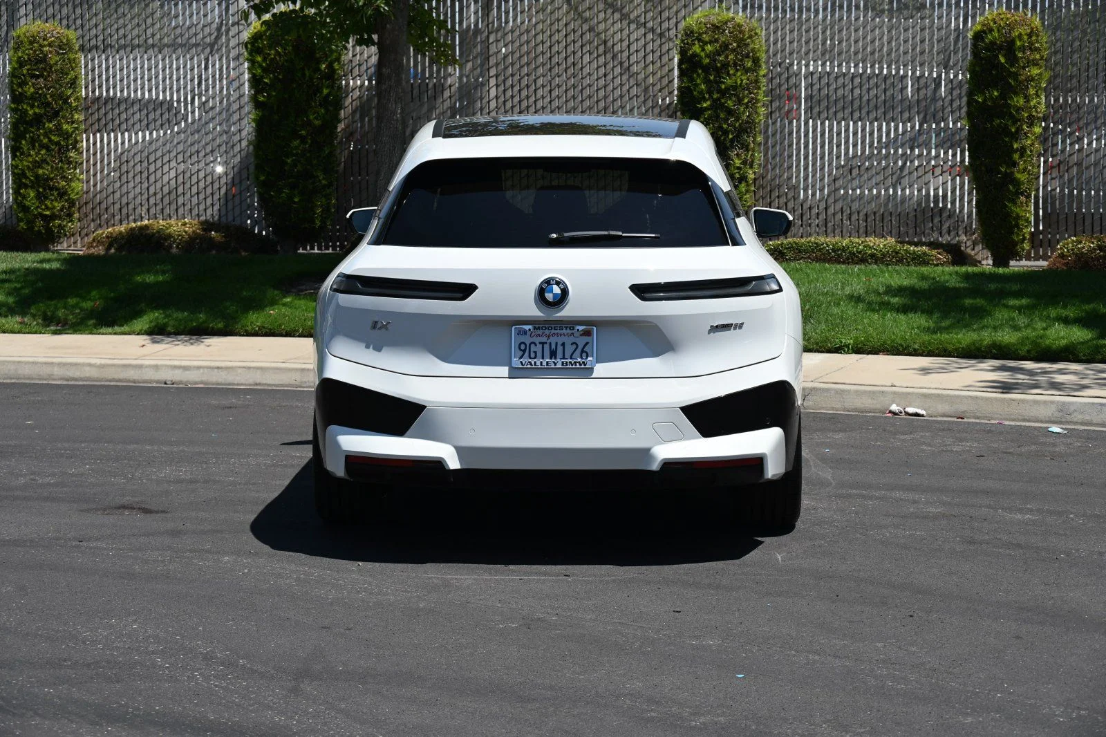 Used 2023 Alpine White BMW xDrive50 image 23