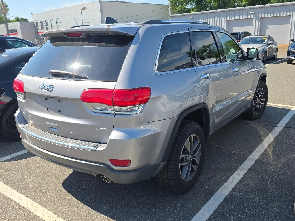 Used 2018 Billet Silver Metallic Clear Coat Jeep Limited image 3