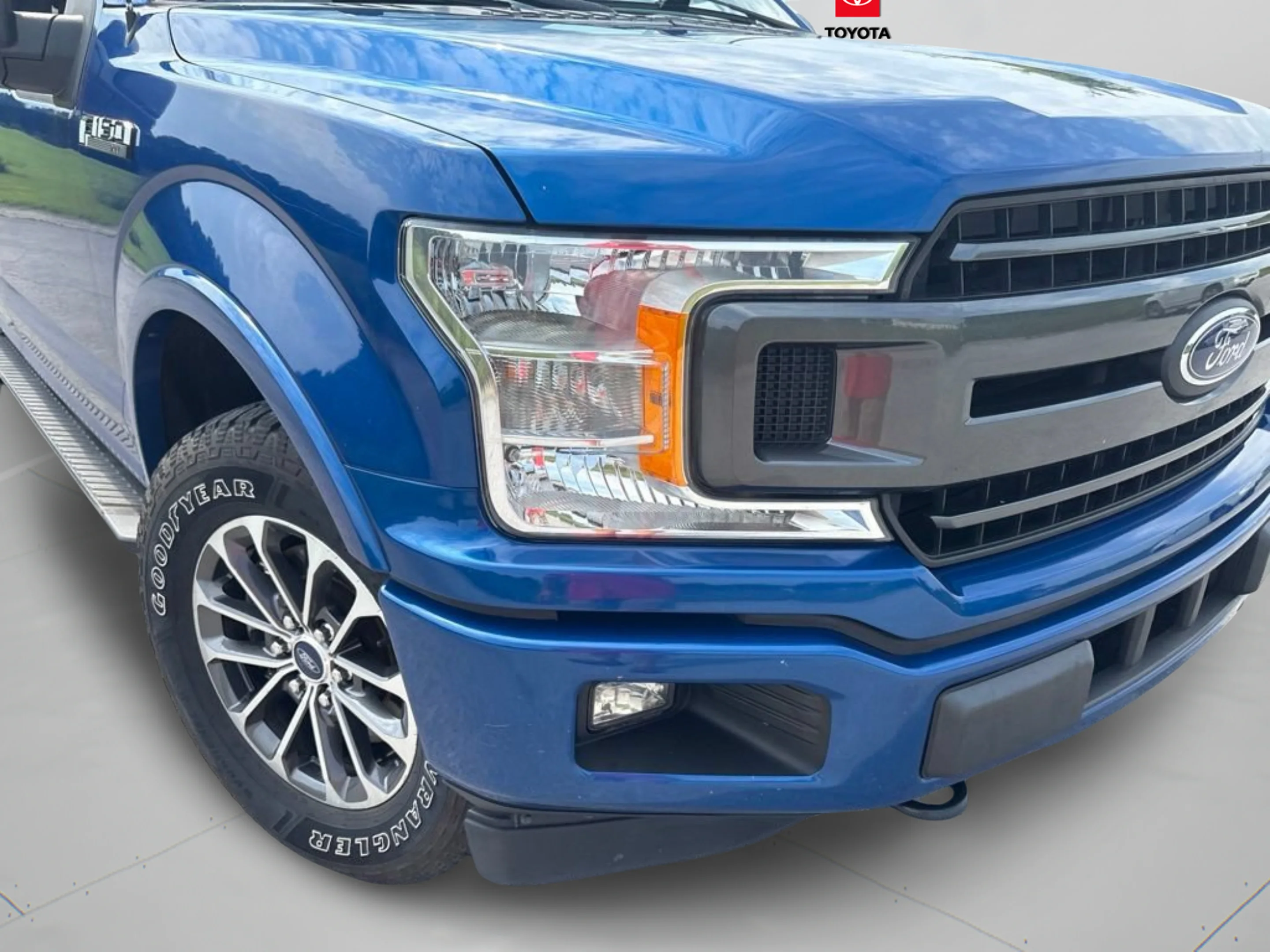 Used 2018 Lightning Blue Ford XLT image 30