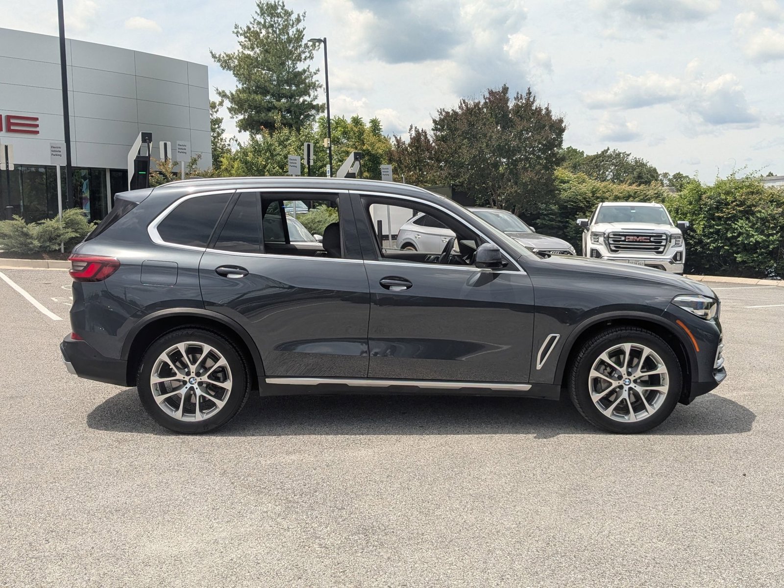 Used 2022 Arctic Grey Metallic BMW xDrive40i image 8