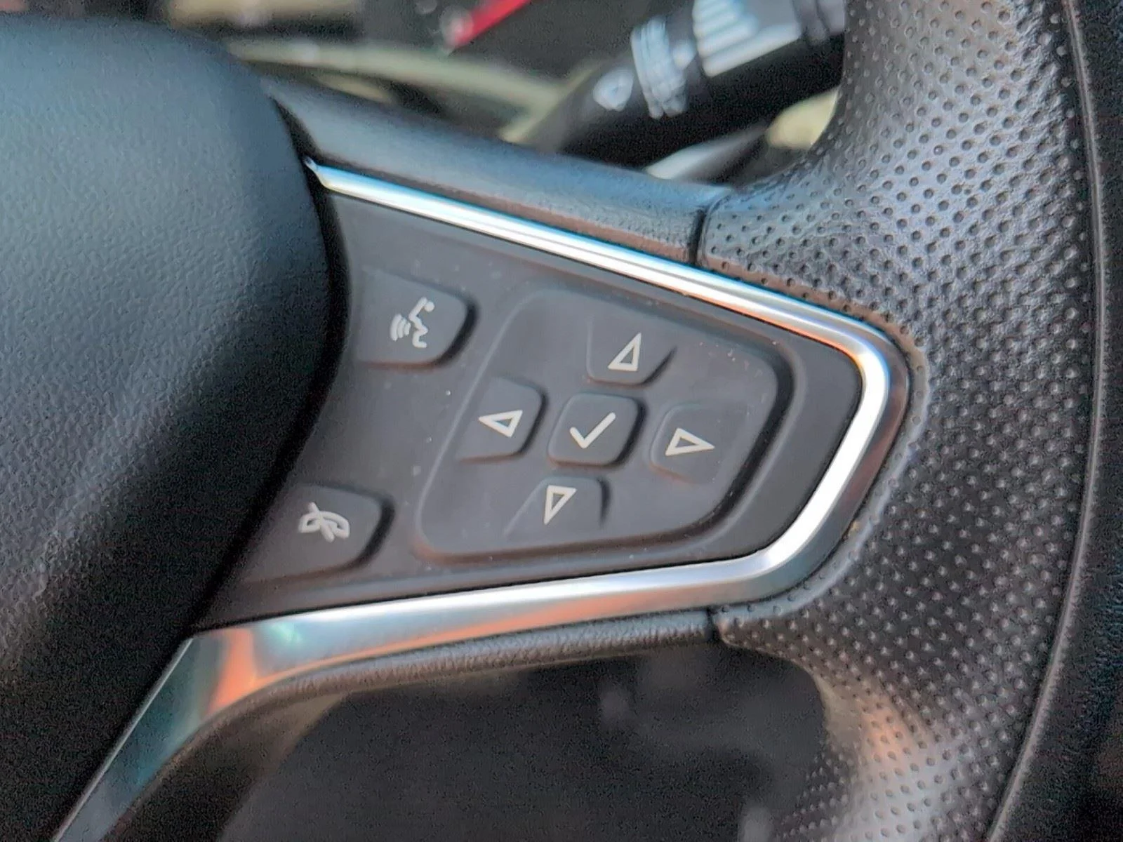 Used 2023 Sterling Gray Metallic Chevrolet LT image 29