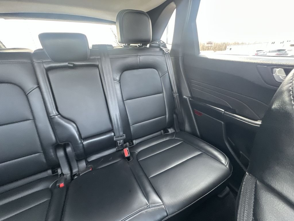 Used 2025  Ford Platinum image 16