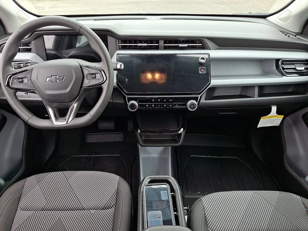 New 2027 Summit White Chevrolet LT image 10