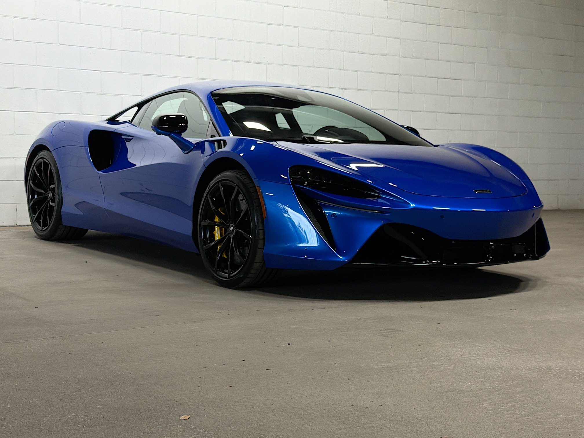 Used 2024 Vega Blue McLaren Base image 6