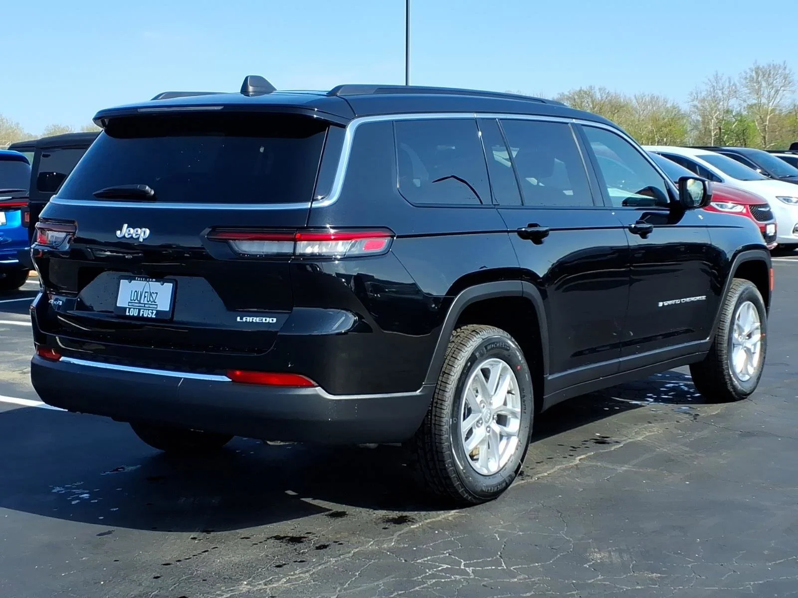 New 2026 Diamond Black Crystal Pearlcoat Jeep Laredo X image 19