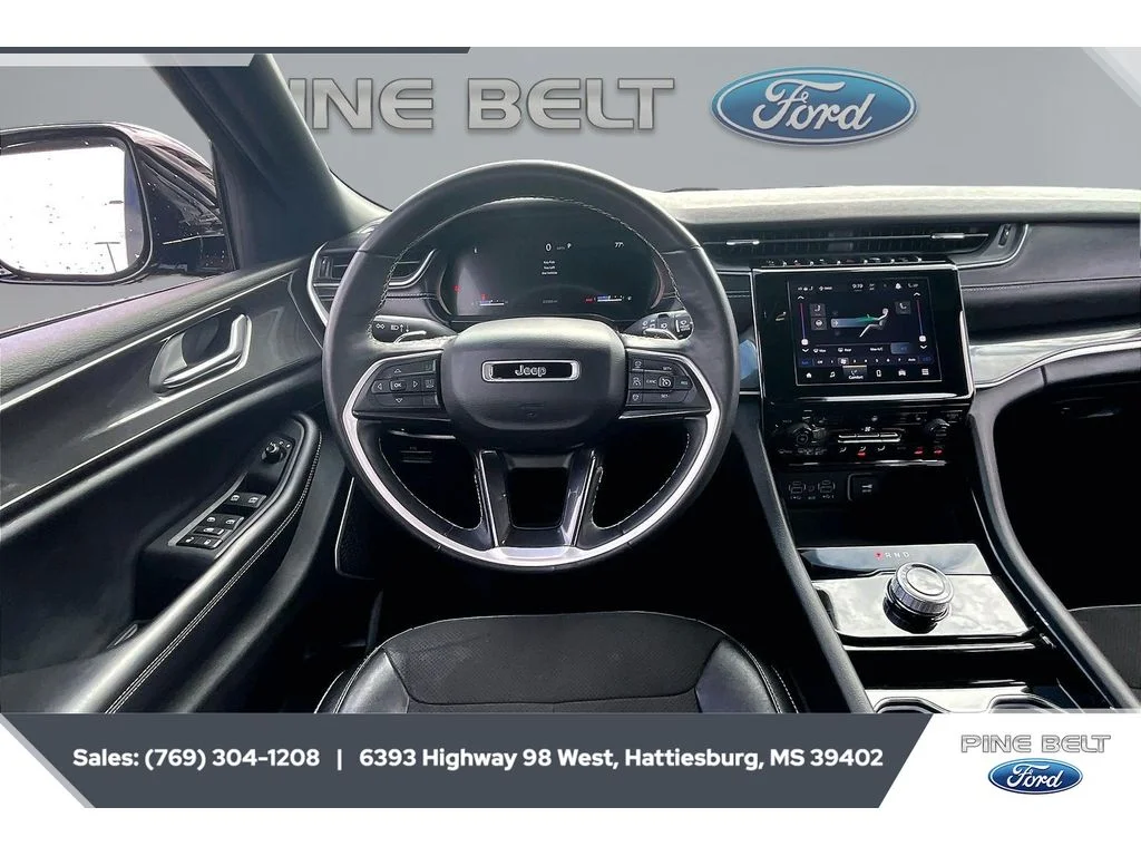 Used 2022 Diamond Black Crystal Pearlcoat Jeep Altitude image 7
