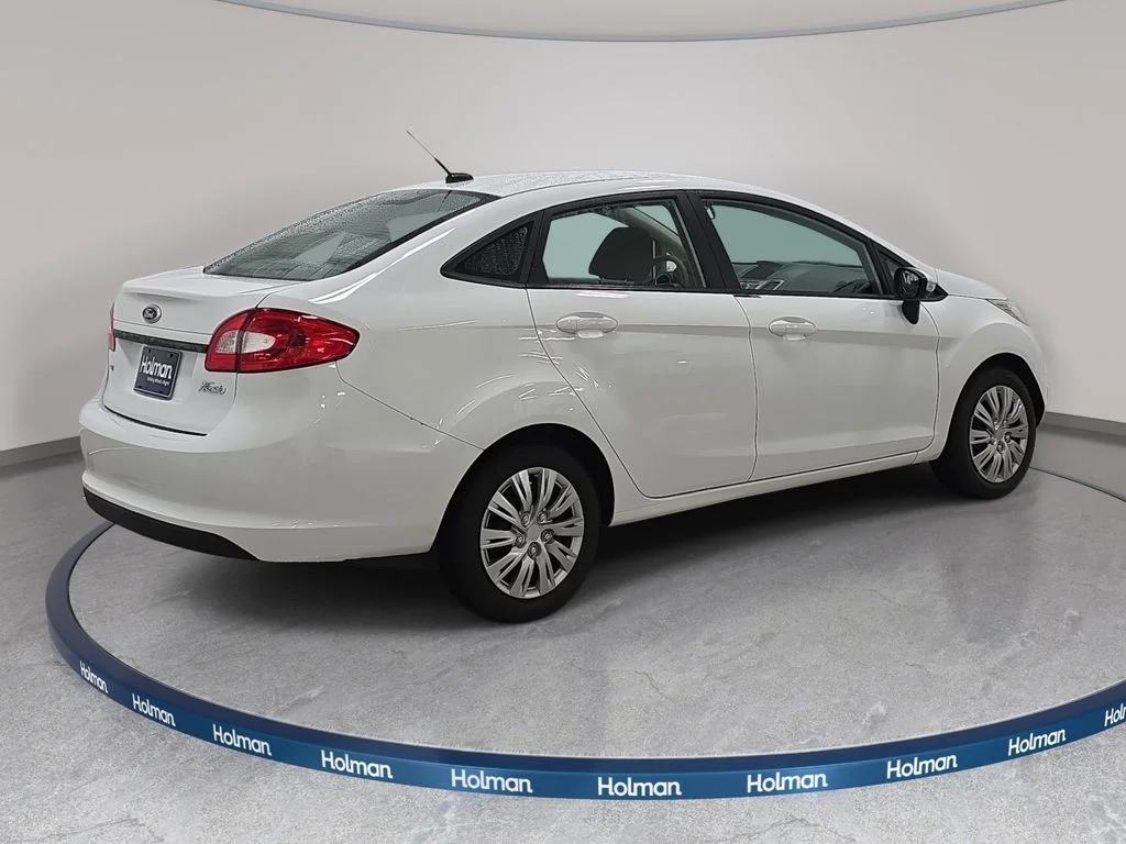 Used 2013 Oxford White Ford SE image 6