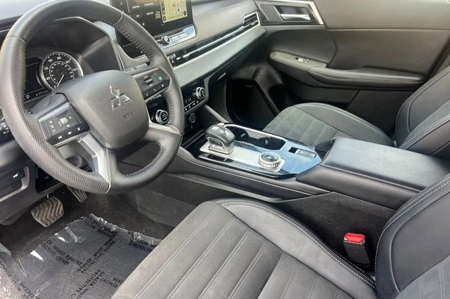 Used 2025 Cosmic Blue Metallic Mitsubishi Trail Edition image 11
