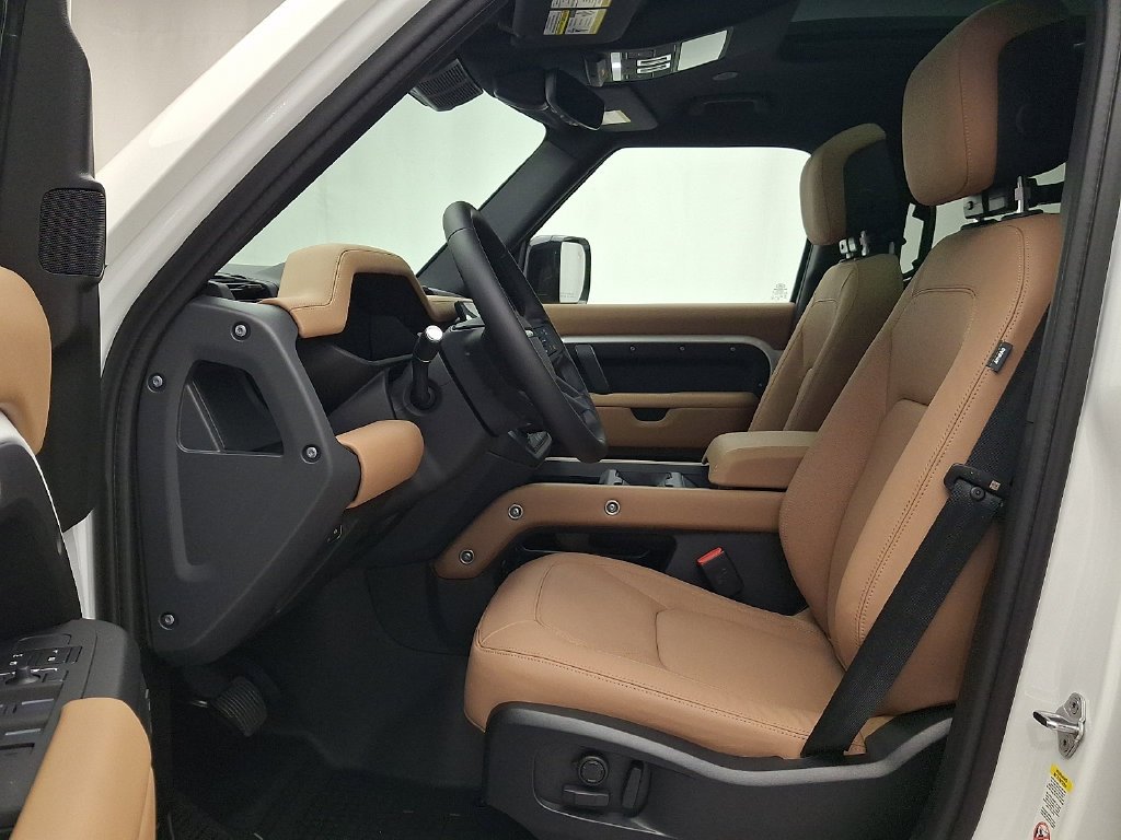 New 2026 Fuji White Land Rover X-Dynamic SE image 9