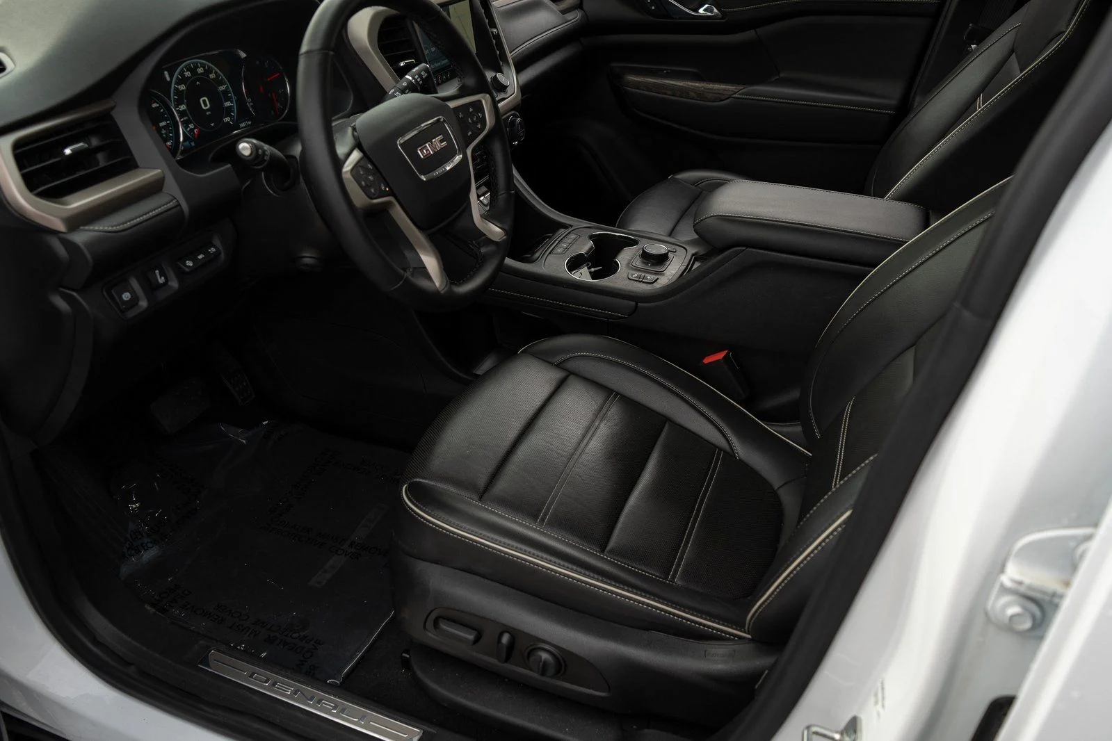 Used 2023 White GMC Denali image 17