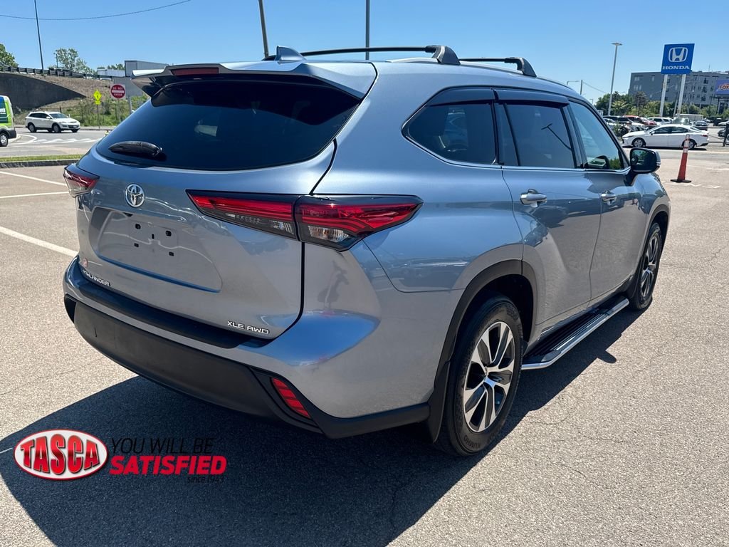 Used 2022 Gray Toyota XLE image 10