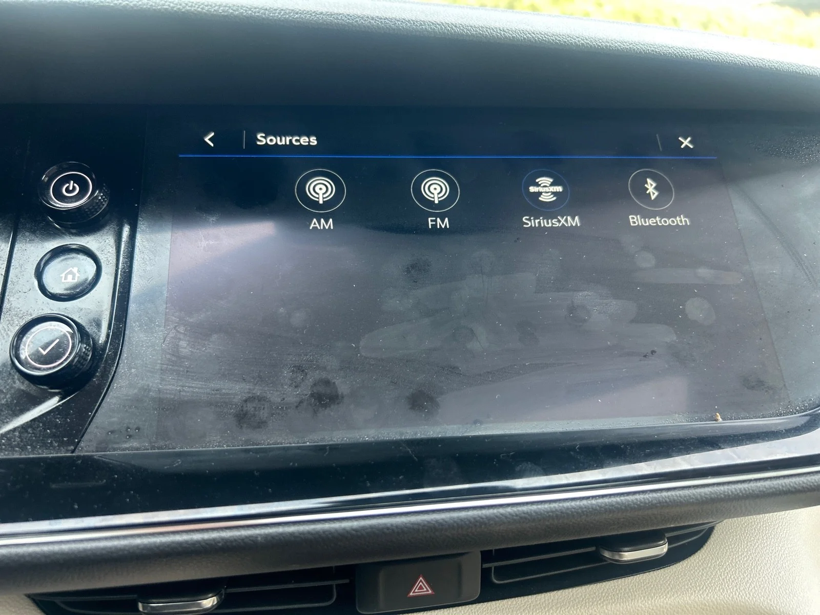 Used 2023 White Buick Avenir image 18