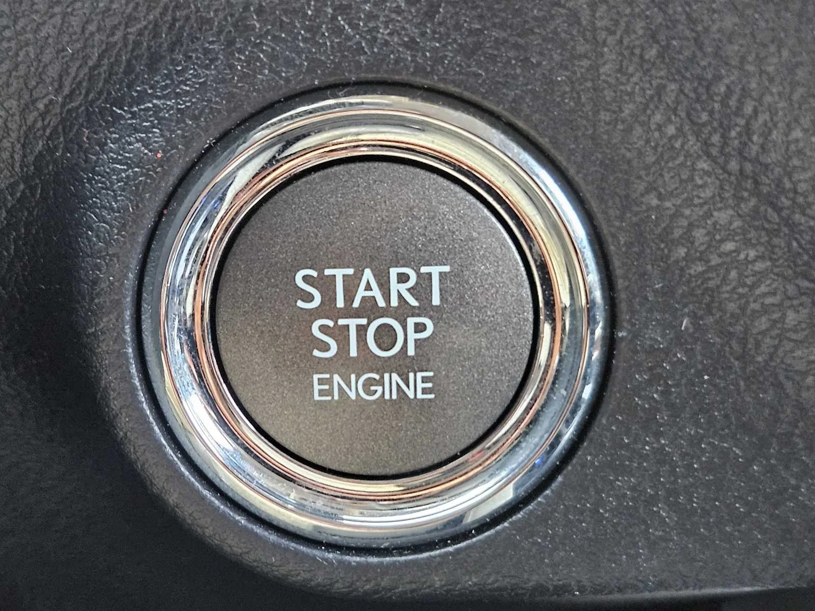 Used 2019 Atomic Silver Lexus  image 16