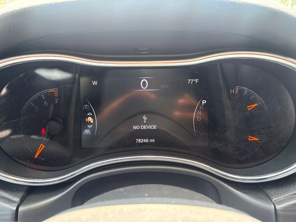 Used 2020 Diamond Black Jeep Limited image 21