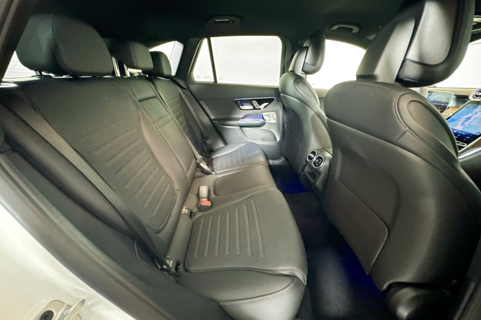New 2026 Polar White Mercedes-Benz GLC 300 image 24