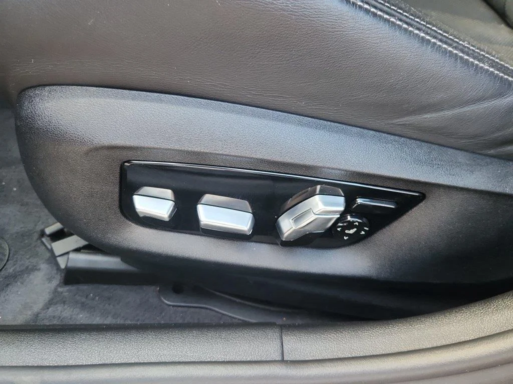 Used 2018 Marina Bay Blue Metallic BMW SD image 8