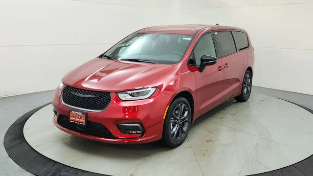New 2026 Red Hot Pearl-Coat Exterior Paint Chrysler Select image 3