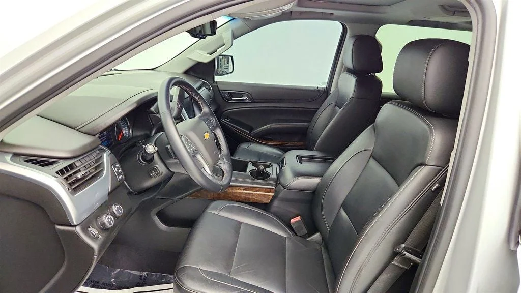 Used 2020 Silver Ice Metallic Chevrolet 4WD 4dr LT w/ Luxury Pkg & Sun/Entertainment Pkg image 20