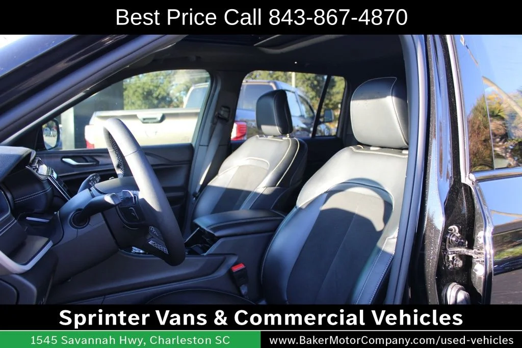 Used 2023 Diamond Black Jeep Altitude X image 7