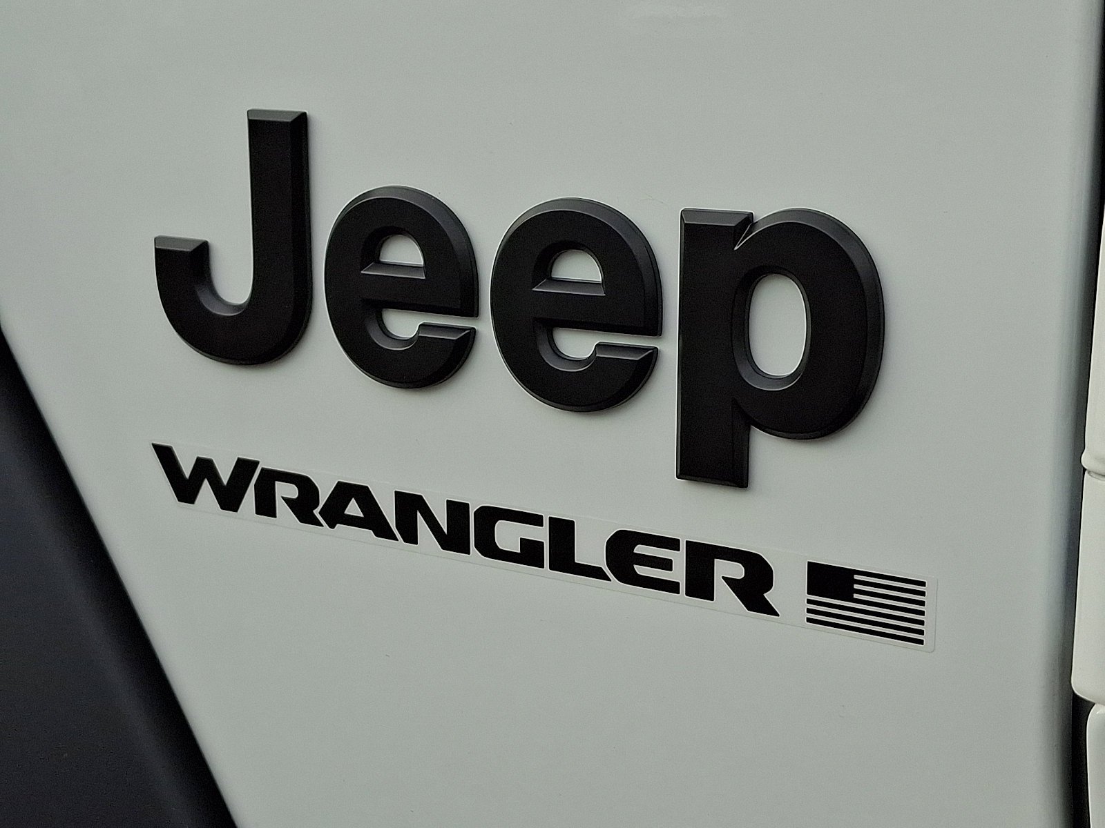 New 2026 Bright White Clear-Coat Exterior Paint Jeep Sport S image 17