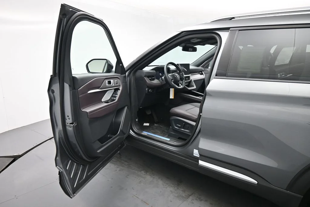New 2026 Carbonized Gray Metallic Ford Platinum image 8