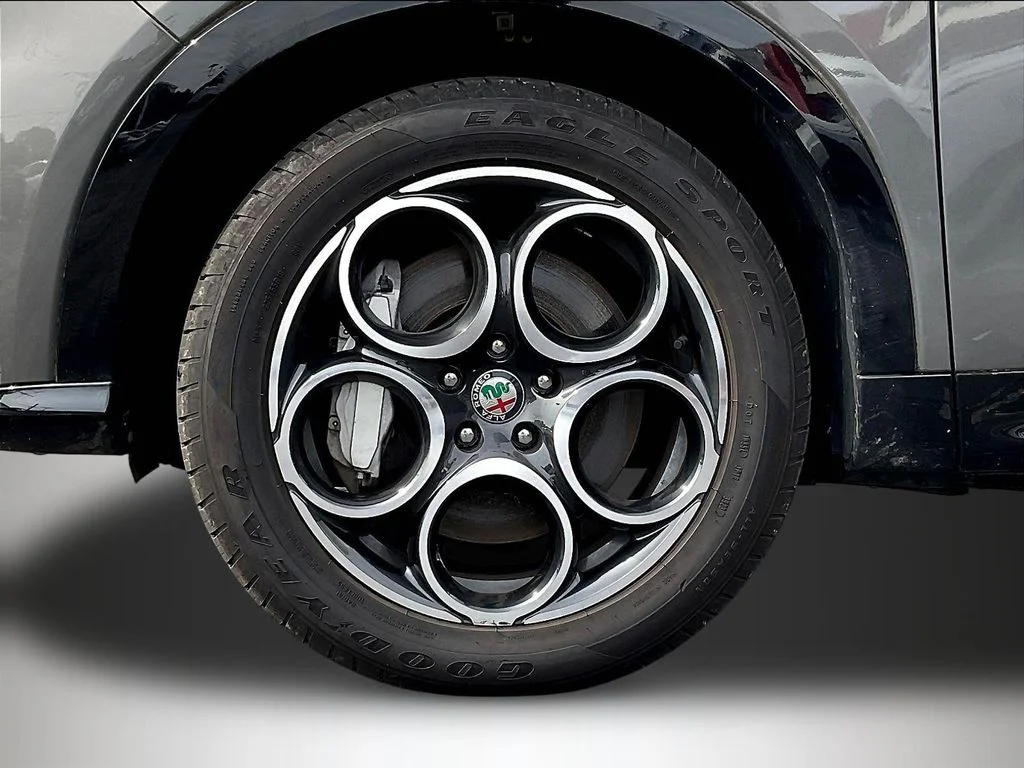 Used 2024 Grigio Alfa Romeo Ti image 33