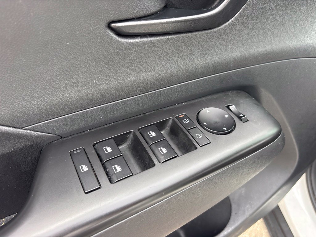 2025 Hyundai Kona SEL - Photo 12