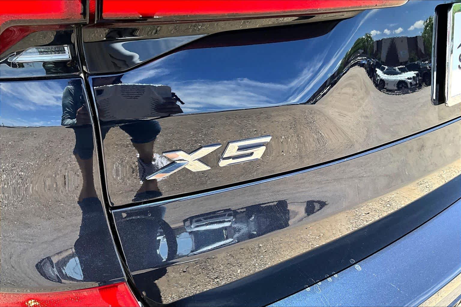 Used 2025 Carbon Black Metallic BMW xDrive40i image 28