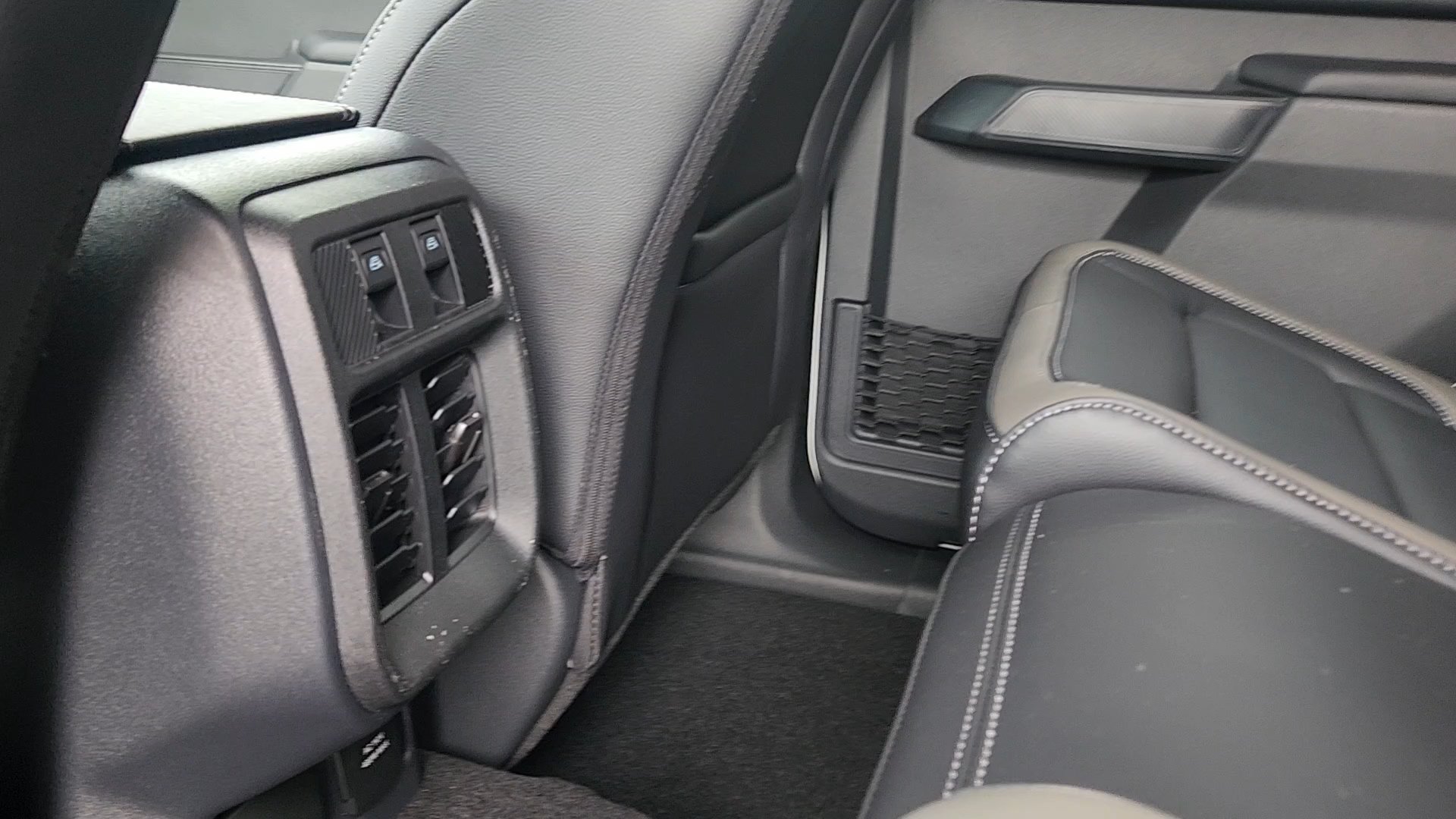 New 2026 Oxford White Ford Outer Banks image 37