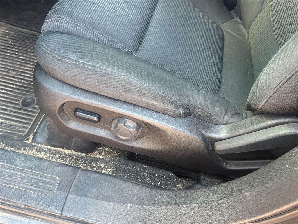 Used 2015 Magnetic Metallic Ford XLT image 10