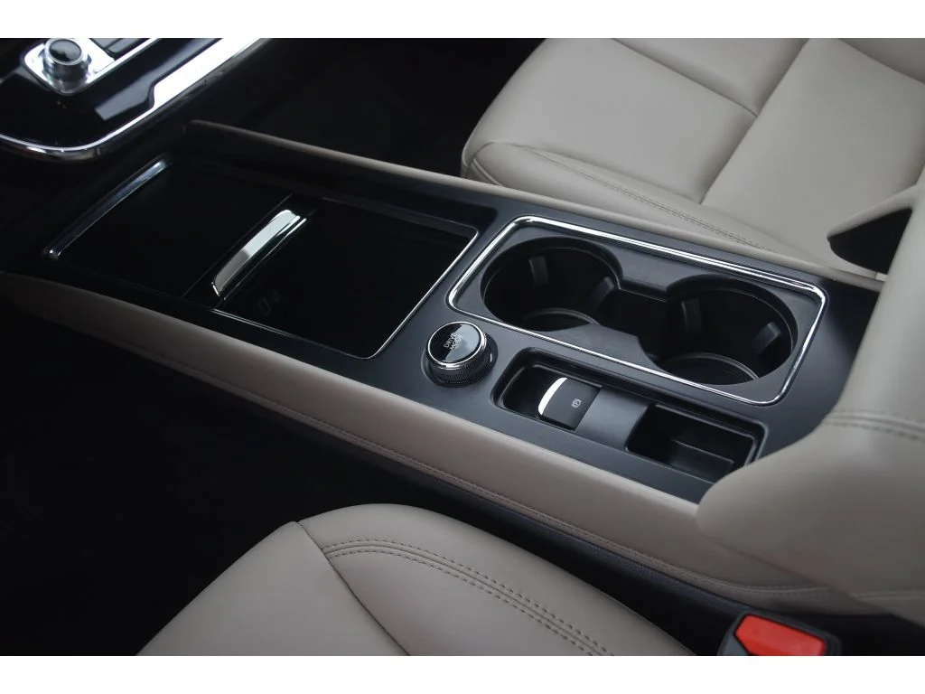 Used 2025 Infinite Black Metallic Clearcoat Lincoln Premiere image 28