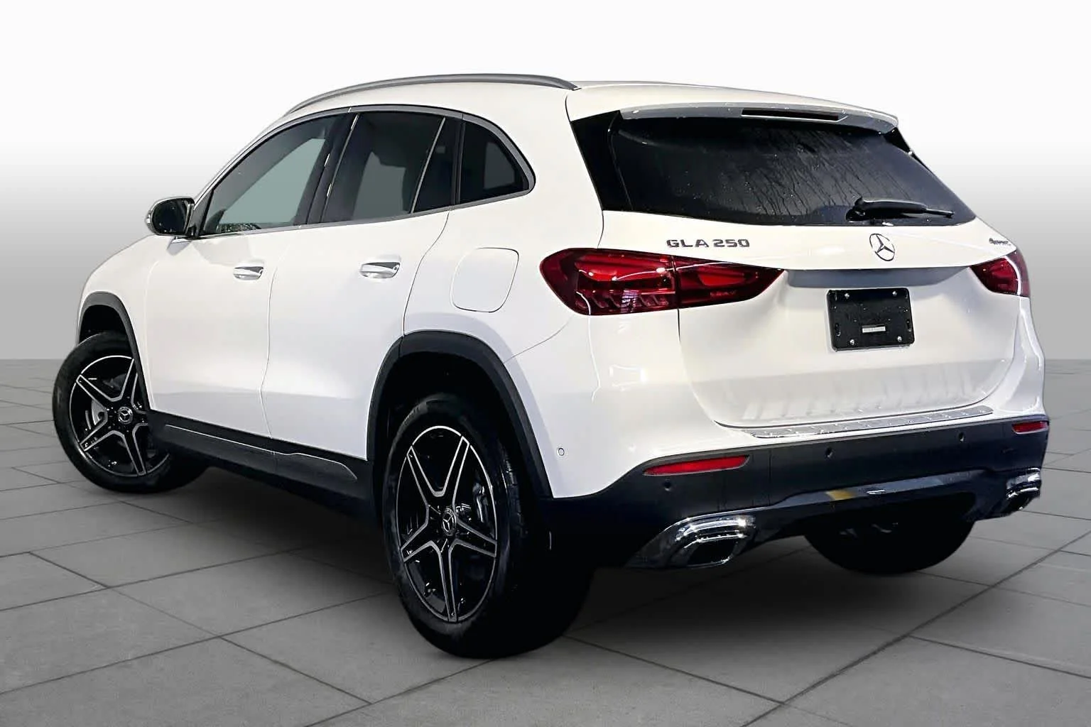 New 2026 Polar White Mercedes-Benz GLA 250 image 3