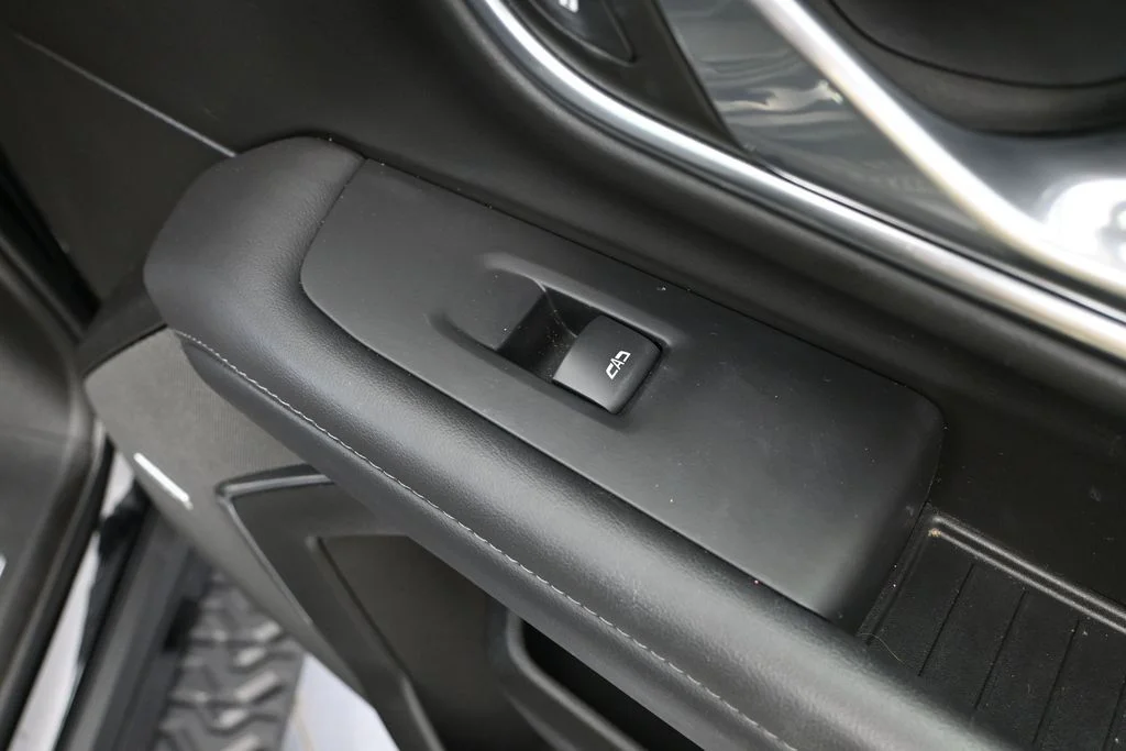 Used 2024 Black Chevrolet Z71 image 44
