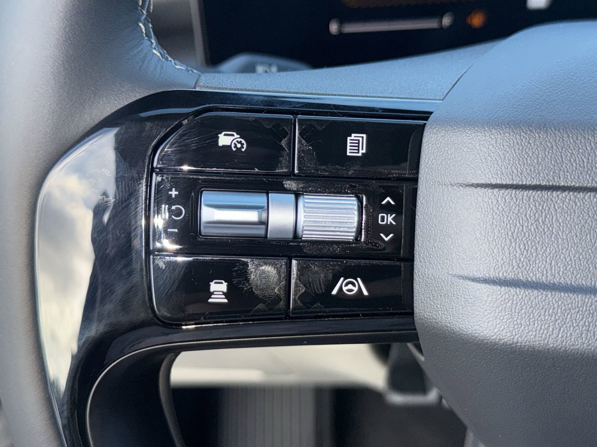 New 2026 Wolf Gray Kia S image 24