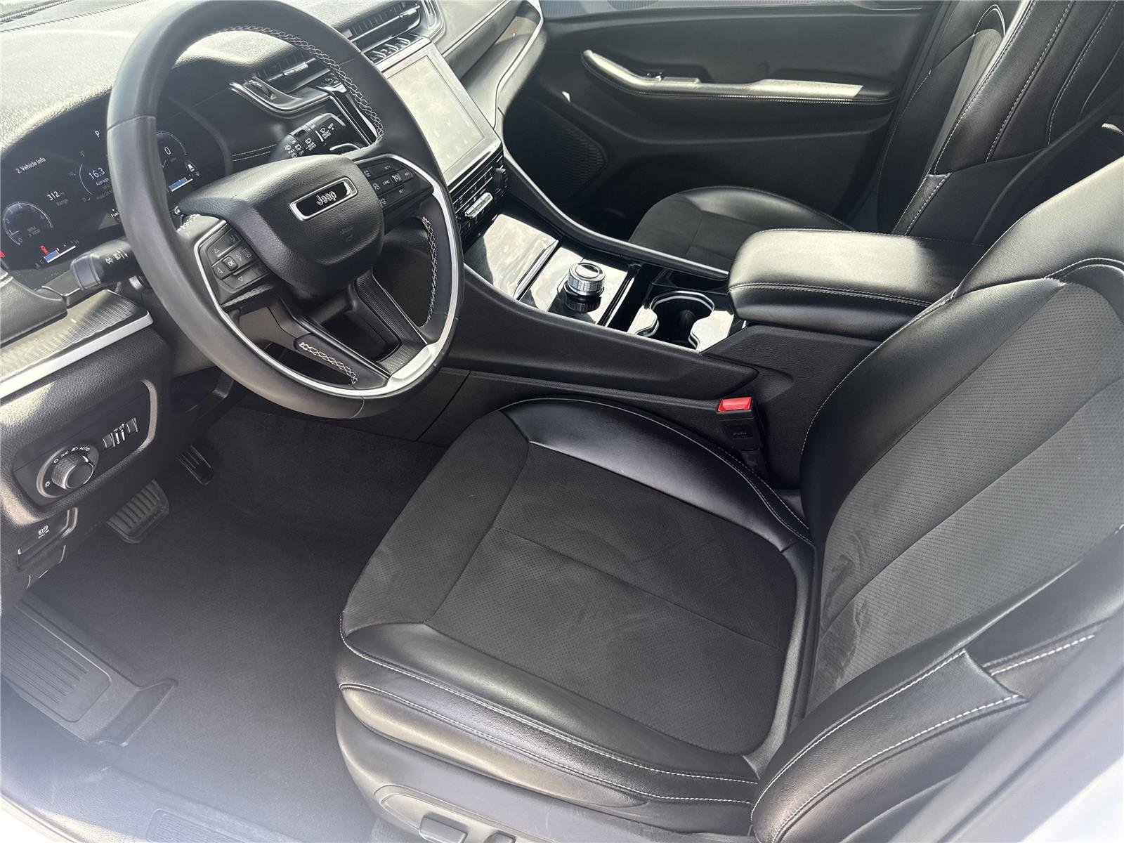 Used 2023 Bright White Clearcoat Jeep Altitude image 10