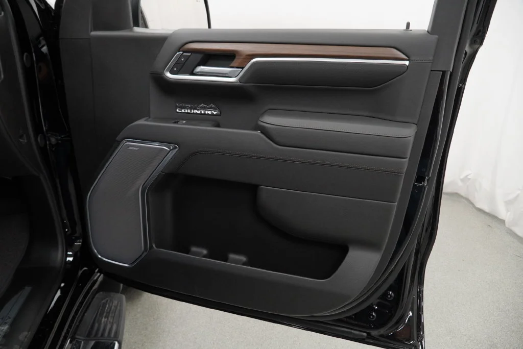 New 2026 Black Chevrolet High Country image 27
