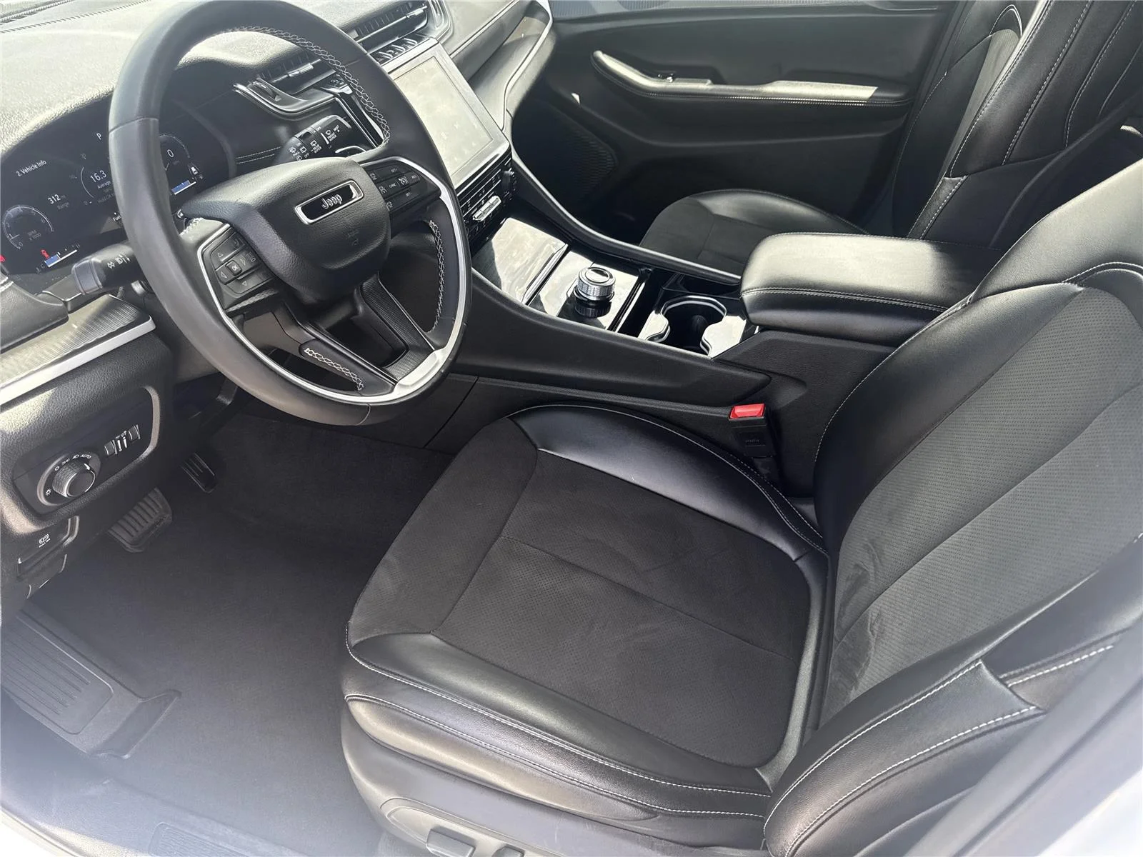 Used 2023 Bright White Clearcoat Jeep Altitude image 10