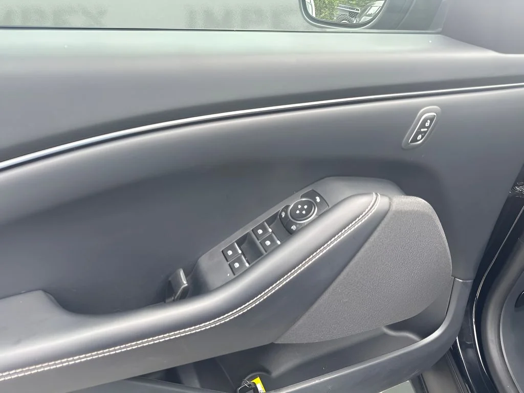 Used 2025 Black Ford Select image 18